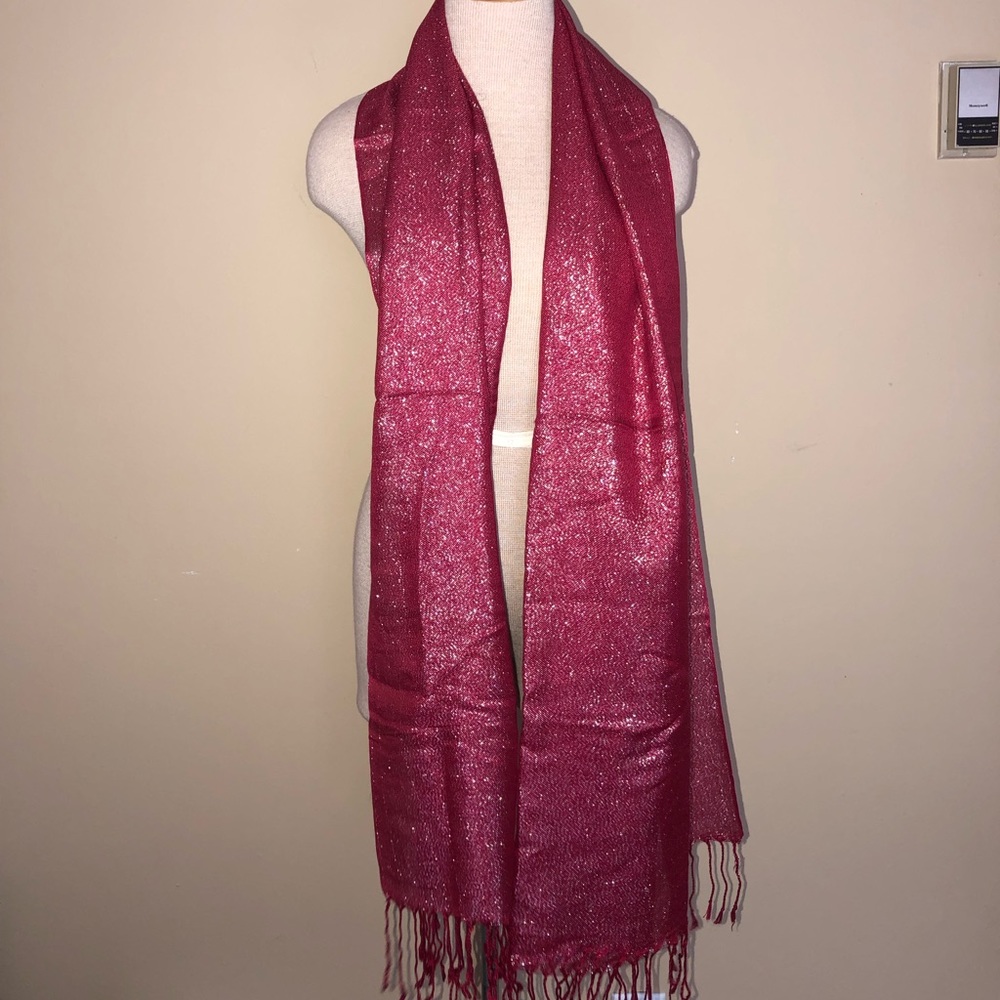 Red scarf - Picture 2 of 2